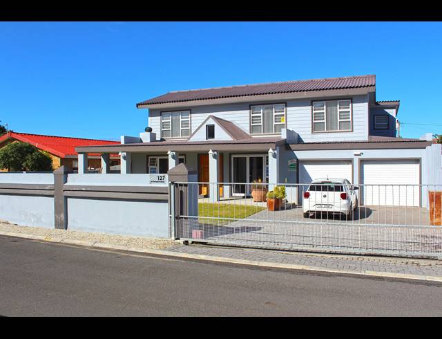 4 BEDROOM HOUSE FOR SALE IN KLEINMOND CENTRAL